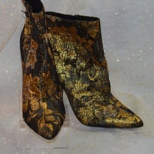 Jessica Simpson Gold Flower Brocade Boots SZ 10M NWOT #B-157